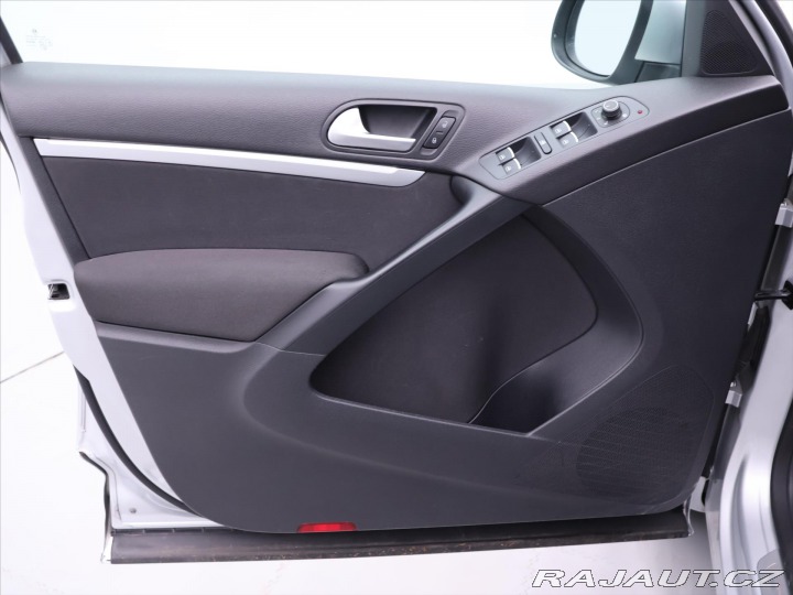 Volkswagen Tiguan 2,0 TDI DSG 4x4 CZ R-Line 2015