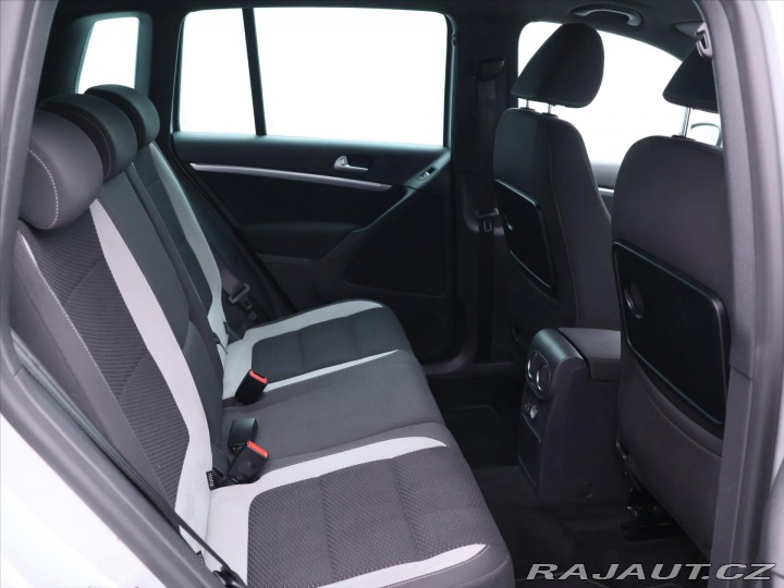Volkswagen Tiguan 2,0 TDI DSG 4x4 CZ R-Line 2015