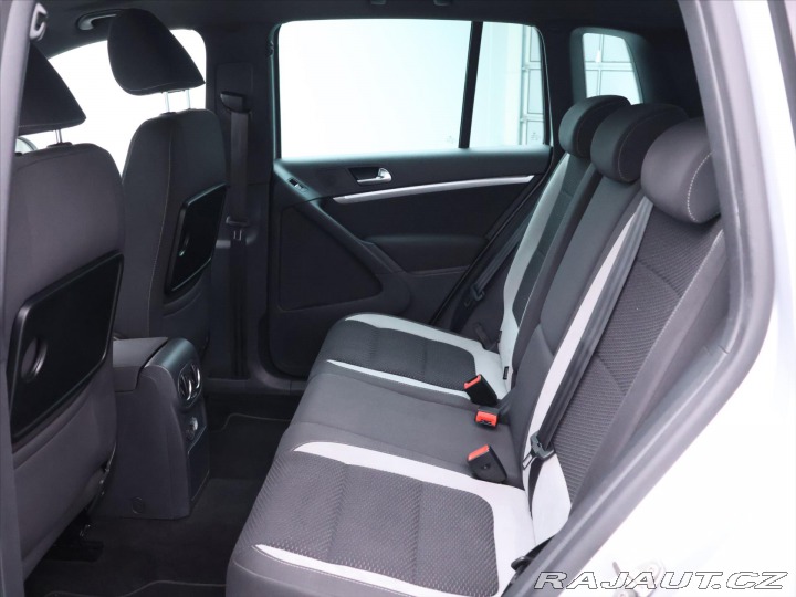 Volkswagen Tiguan 2,0 TDI DSG 4x4 CZ R-Line 2015