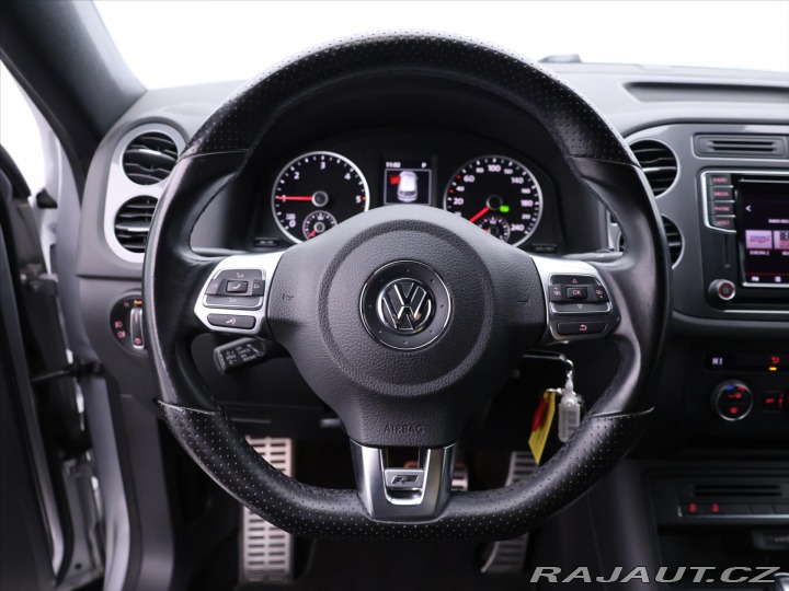 Volkswagen Tiguan 2,0 TDI DSG 4x4 CZ R-Line 2015