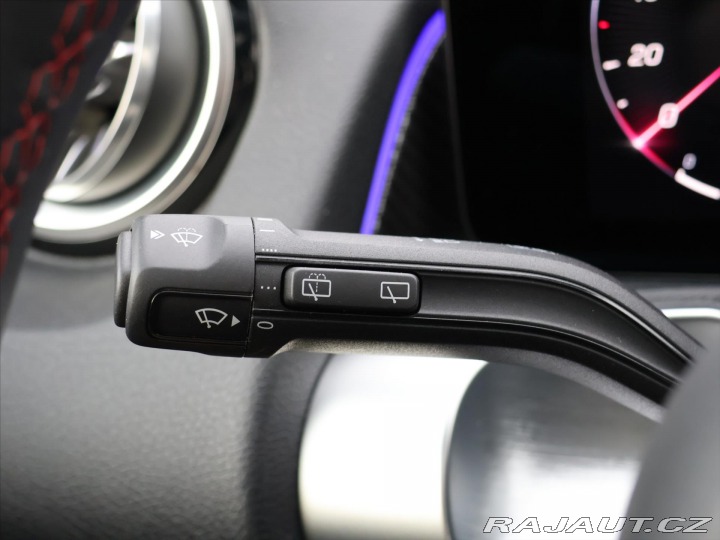 Mercedes-Benz GLB 2,0 220 4Matic AMG Premiu 2025