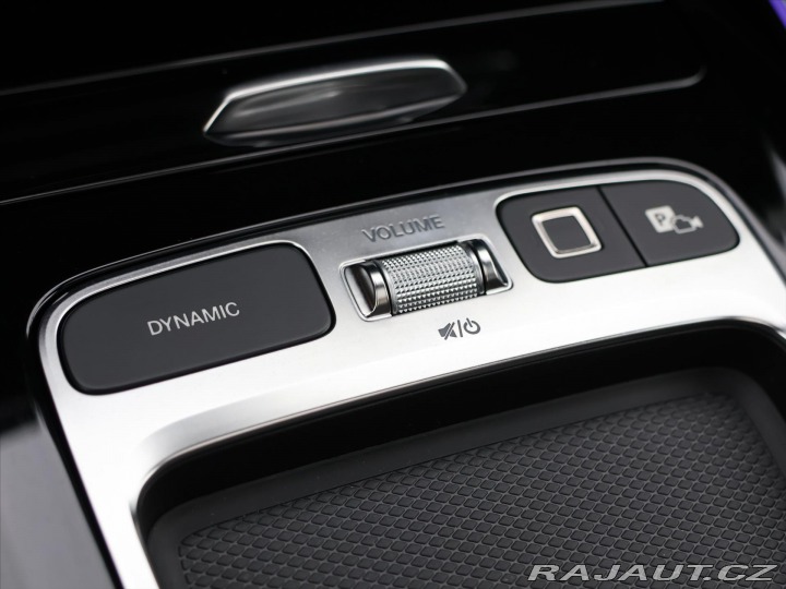 Mercedes-Benz GLB 2,0 220 4Matic AMG Premiu 2025