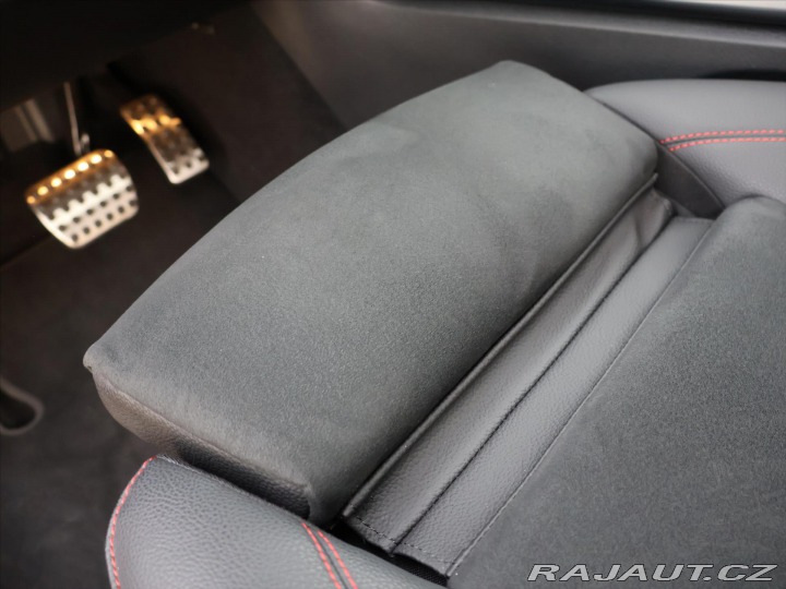 Mercedes-Benz GLB 2,0 220 4Matic AMG Premiu 2025