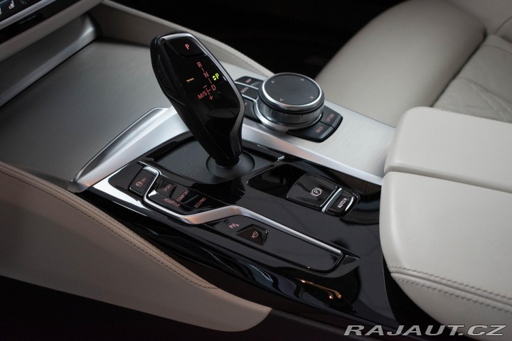 BMW 5 540d xDrive*MASÁŽ*2xKOLA* 2020
