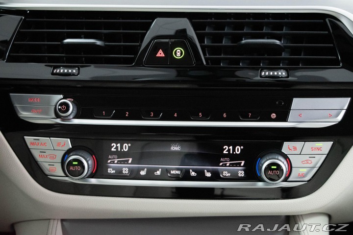 BMW 5 540d xDrive*MASÁŽ*2xKOLA* 2020