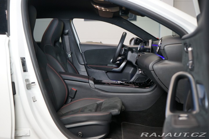 Mercedes-Benz A 200d*AMG*CAMERA*LED*ZÁRUK 2024