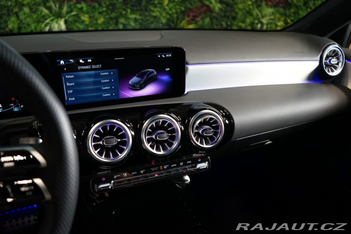 Mercedes-Benz A 200d*AMG*360*LED*ZÁRUKA*C 2024