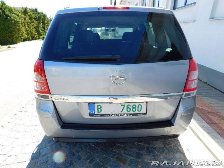 Opel Zafira 1,9 CDTi,,7 míst,,tažné 1800