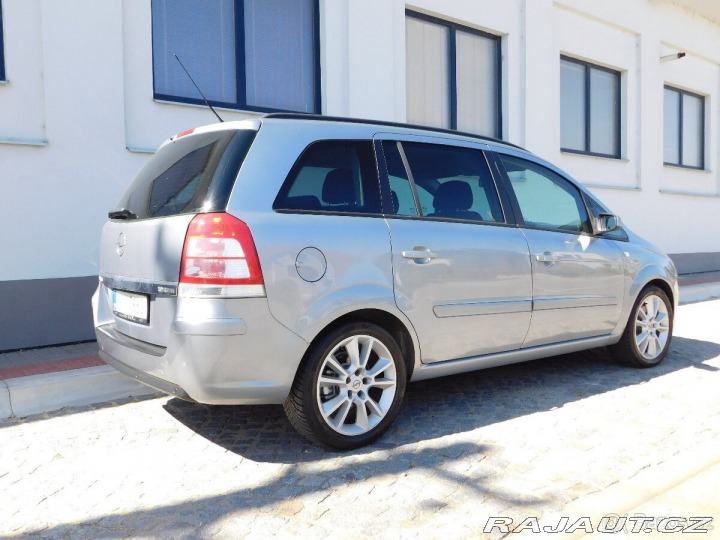 Opel Zafira 1,9 CDTi,,7 míst,,tažné 1800