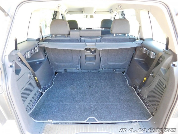 Opel Zafira 1,9 CDTi,,7 míst,,tažné 1800