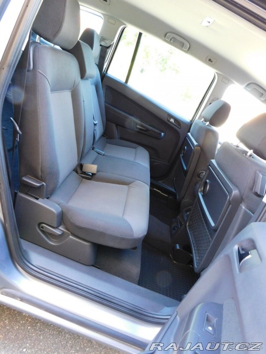 Opel Zafira 1,9 CDTi,,7 míst,,tažné 1800