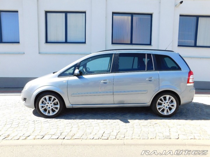 Opel Zafira 1,9 CDTi,,7 míst,,tažné 1800