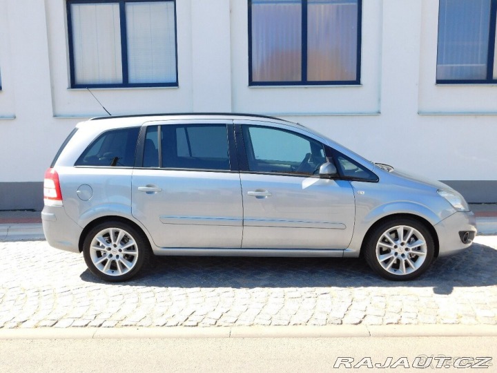 Opel Zafira 1,9 CDTi,,7 míst,,tažné 1800