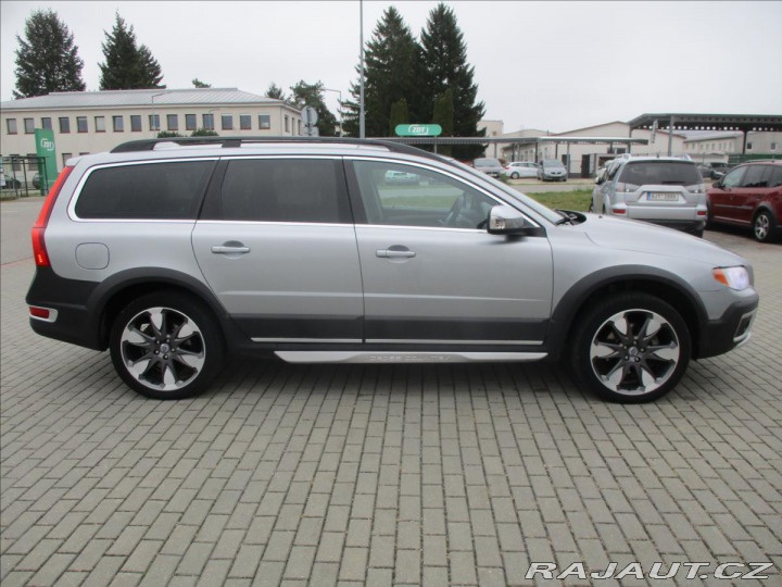 Volvo XC70 2,4 D5 AWD MANUAL CROSSCO 2010