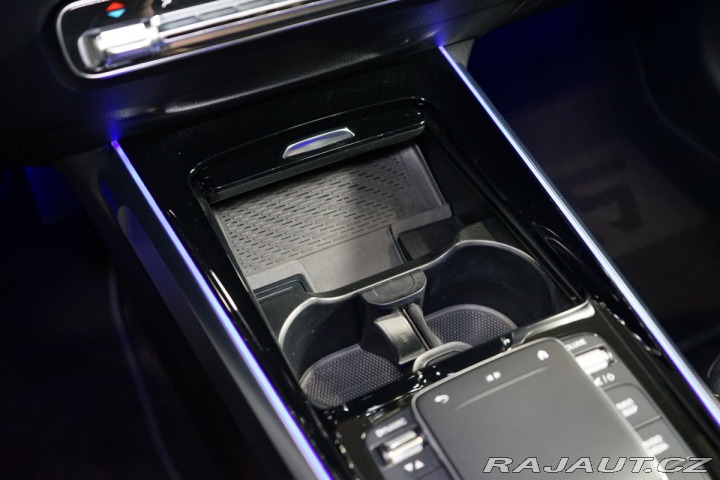 Mercedes-Benz EQB 300*4M*PANO*CAMERA*CZ*LED 2024