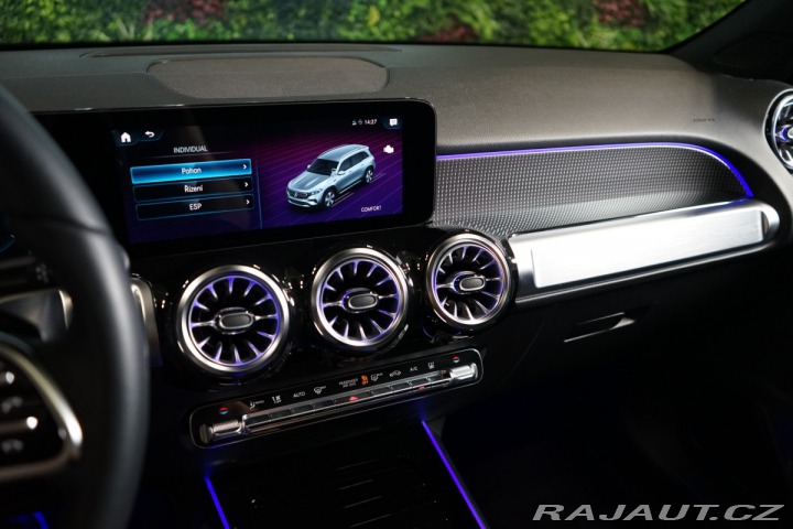 Mercedes-Benz EQB 300*4M*PANO*CAMERA*CZ*LED 2024
