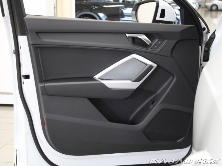 Audi Q3 2,0 TDi AT S-Line BEZKLÍČ 2023