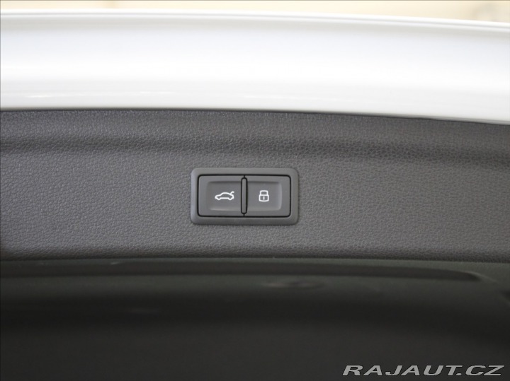 Audi Q3 2,0 TDi AT S-Line BEZKLÍČ 2023