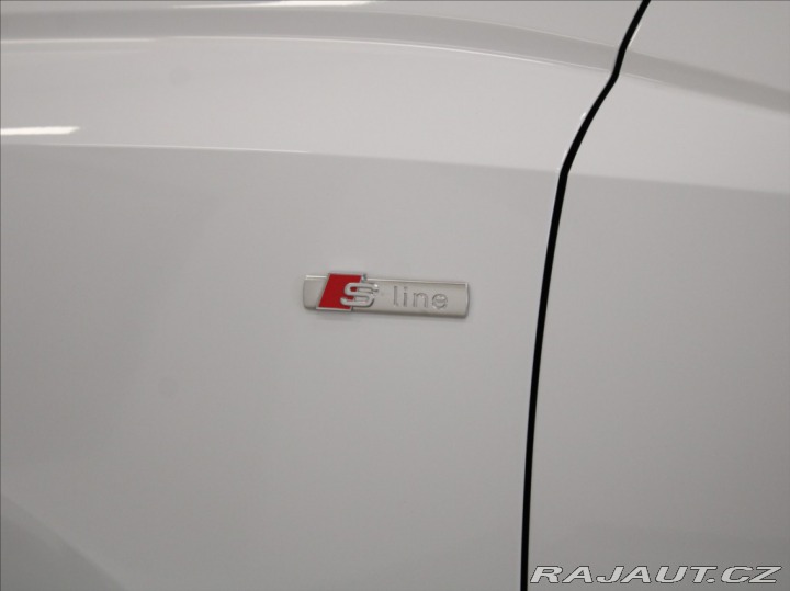 Audi Q3 2,0 TDi AT S-Line BEZKLÍČ 2023