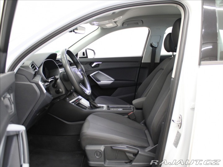 Audi Q3 2,0 TDi AT S-Line BEZKLÍČ 2023