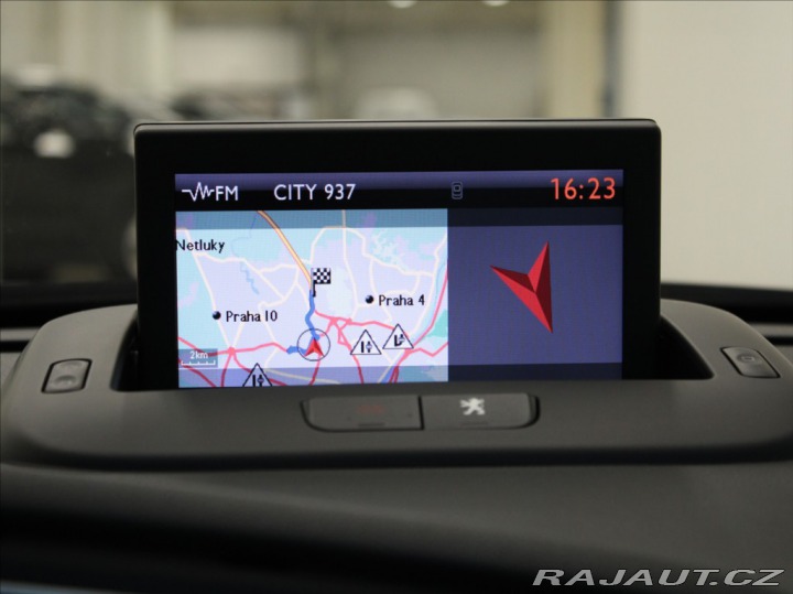 Peugeot 5008 1,6 THP 115kW AT Pano. 76 2012