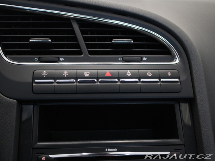 Peugeot 5008 1,6 THP 115kW AT Pano. 76 2012