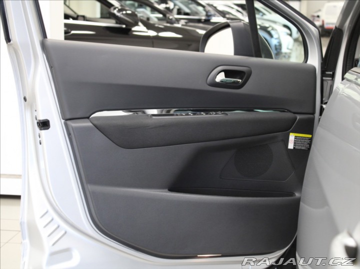 Peugeot 5008 1,6 THP 115kW AT Pano. 76 2012