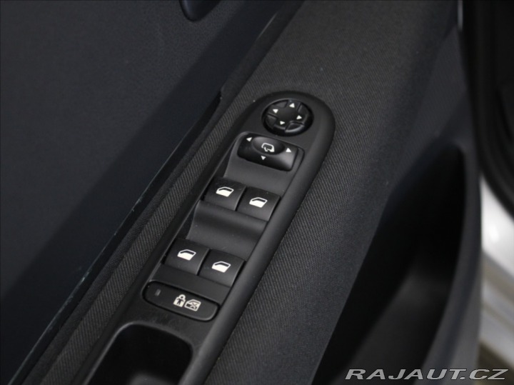 Peugeot 5008 1,6 THP 115kW AT Pano. 76 2012