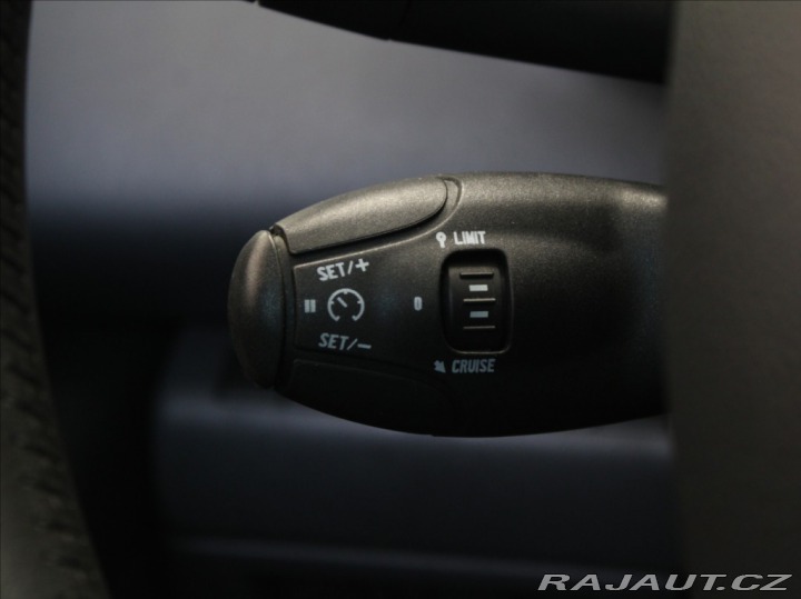 Peugeot 5008 1,6 THP 115kW AT Pano. 76 2012