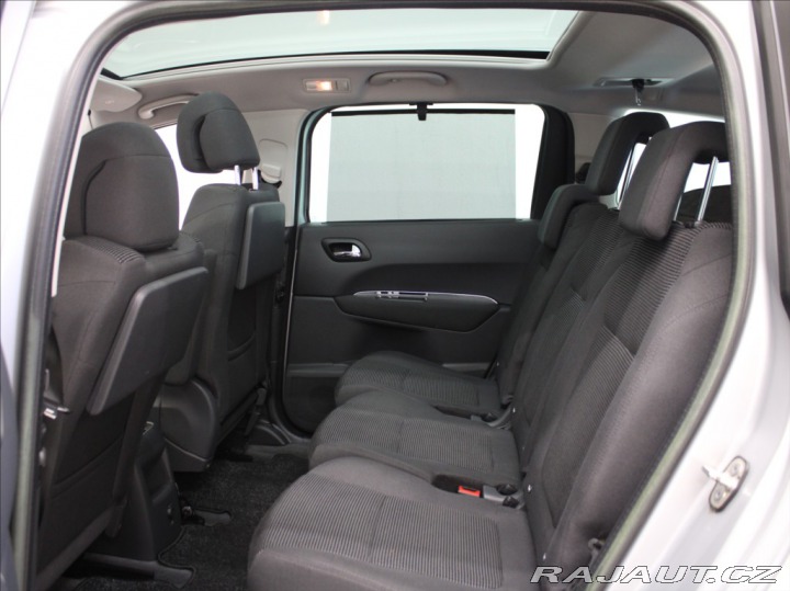 Peugeot 5008 1,6 THP 115kW AT Pano. 76 2012