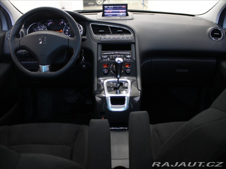 Peugeot 5008 1,6 THP 115kW AT Pano. 76 2012