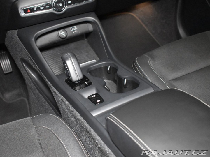 Volvo XC40 2,0 D4 AWD Momentum pro B 2019