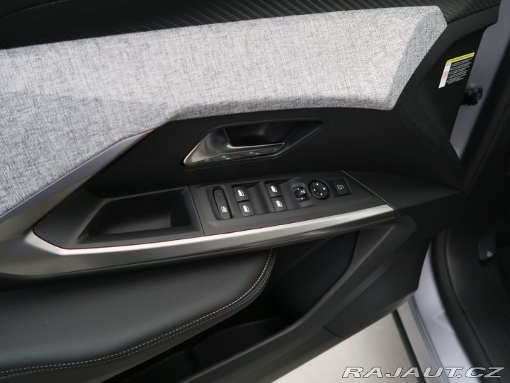 Peugeot 5008 1.2HYBRID,CZ,ALLURE,e-DCS 2025