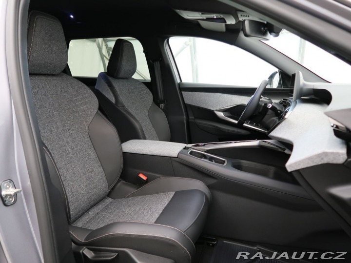 Peugeot 5008 1.2HYBRID,CZ,ALLURE,e-DCS 2025