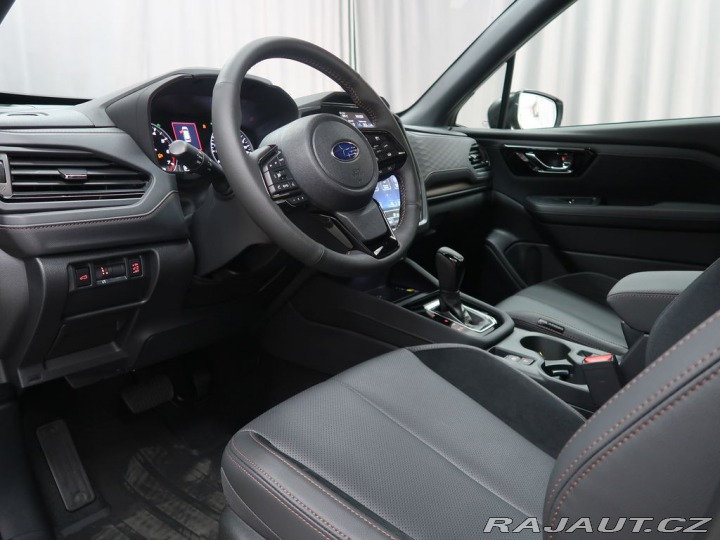 Subaru Forester TOURING  4X4. REZERVACE. 2025