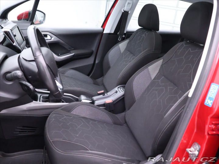 Peugeot 2008 1,2 PT 61kW CZ Klima Pano 2019