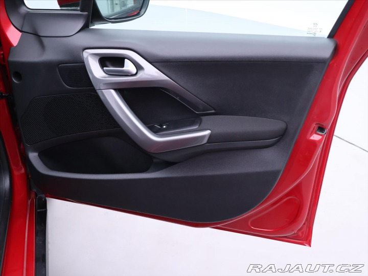 Peugeot 2008 1,2 PT 61kW CZ Klima Pano 2019