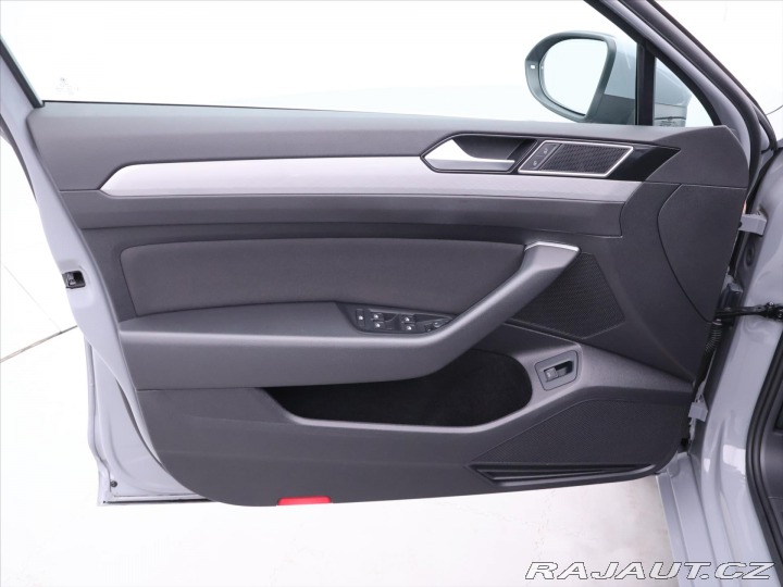 Volkswagen Passat 1,5 TSI 110 kW DSG CZ Bus 2022