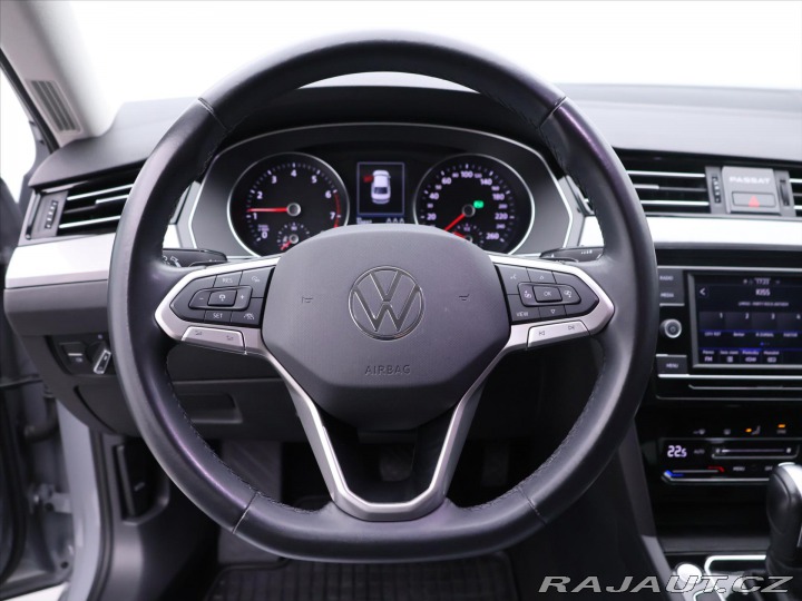 Volkswagen Passat 1,5 TSI 110kW DSG Busines 2022