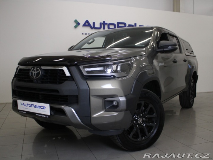 Toyota Hilux 2,8 D 4x4 AT Invincible J 2022