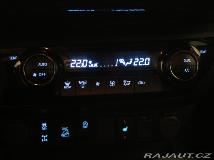 Toyota Hilux 2,8 D 4x4 AT Invincible J 2022