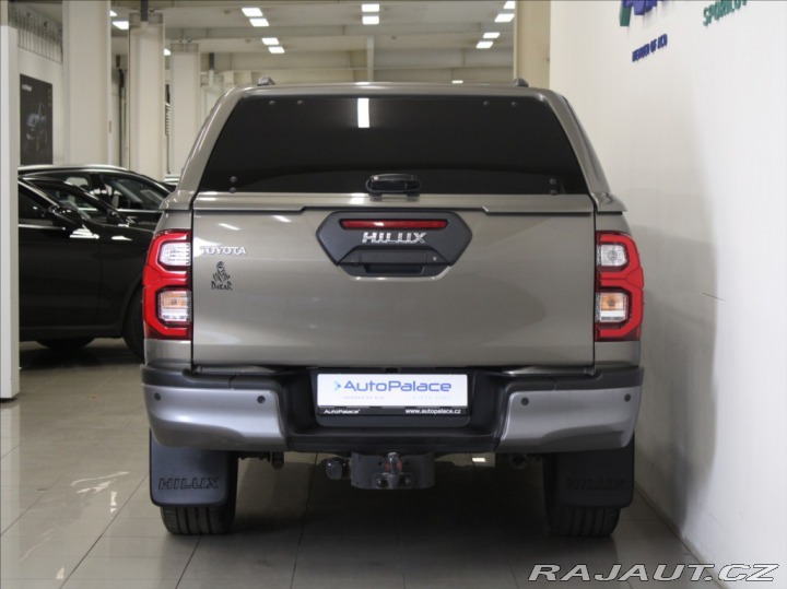 Toyota Hilux 2,8 D 4x4 AT Invincible J 2022