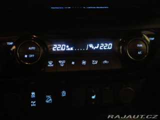 Toyota Hilux 2,8 D 4x4 AT Invincible J 2022