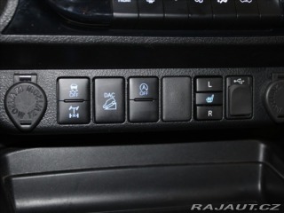 Toyota Hilux 2,8 D 4x4 AT Invincible J 2022