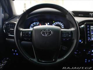 Toyota Hilux 2,8 D 4x4 AT Invincible J 2022