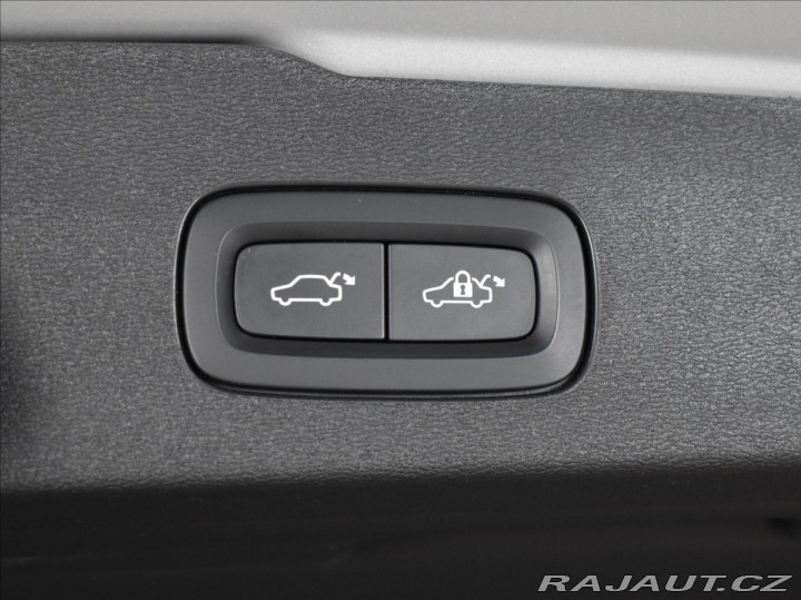 Volvo V60 2,0 B4 PLUS Dark,Bezklíč 2024