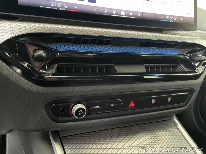 BMW 3 330i xDrive*M-SPORT*REZER 2025