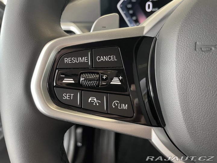 BMW 3 330i xDrive*M-SPORT*REZER 2025