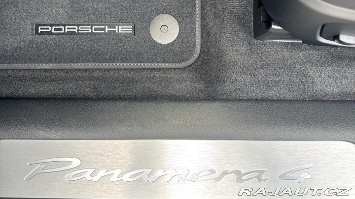Porsche Panamera 4 2023