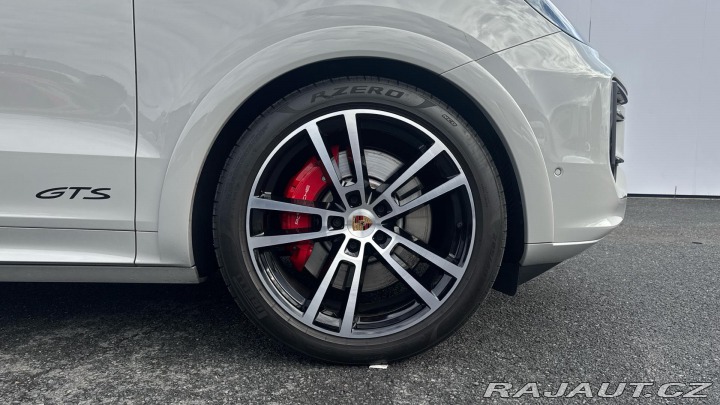 Porsche Cayenne GTS 2025
